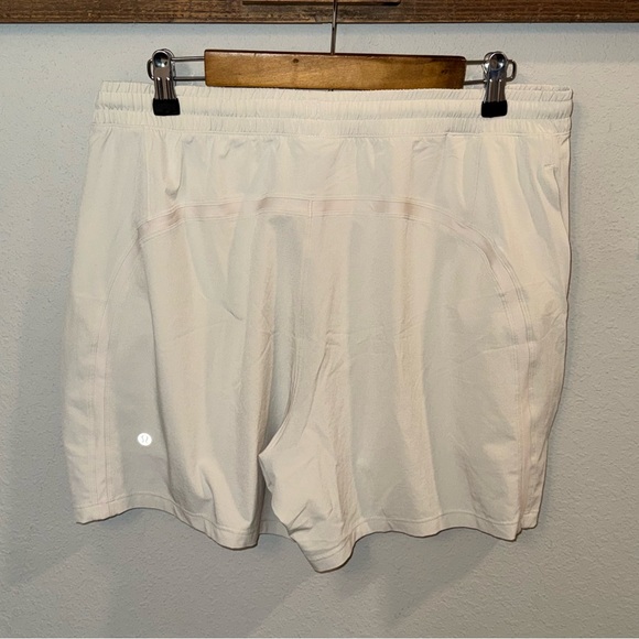 Lululemon Pace Breaker Linerless Short 5' Natural Ivory Size XL - Picture 6 of 15
